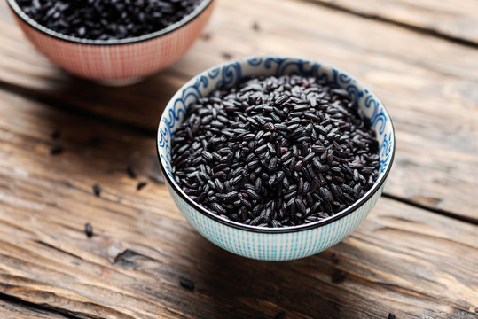Raw black asian rice