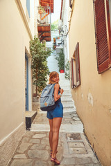Obraz na płótnie Canvas Woman tourist enjoying walking down new discovered streets.