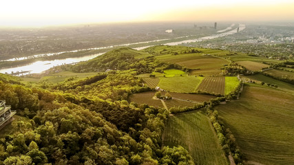 Bekanntester Aussichtspunkt von Wien Kahlenberg im Frühling von oben, Wien, Österreich