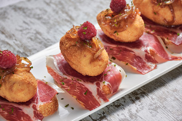 pincho de croqueta con jamon iberico