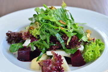 salad with beets and arugula