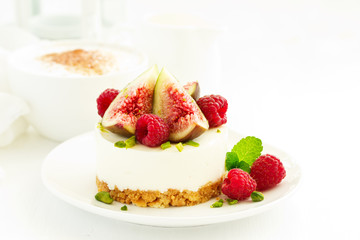 Delicious New York cheesecake with fresh figs