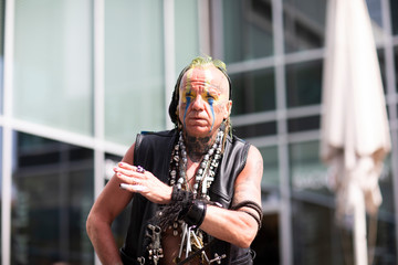 Antiheld Punker aussen