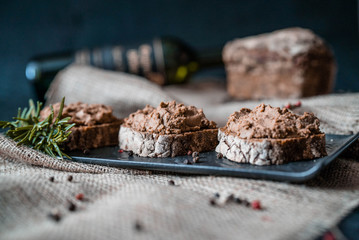 köstlich essen, wein, brot