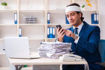 Head injured male employee working in the office 