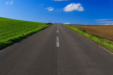 日本北海道　絶景へ続く道