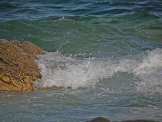 Fototapeta premium Waves crashing against the rock