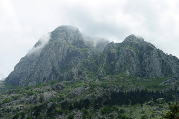 Montagnes des Balkans au-dessus de Kotor