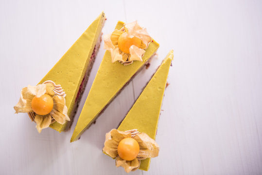 Physaleae mango raspberry raw vegan cheesecake 
