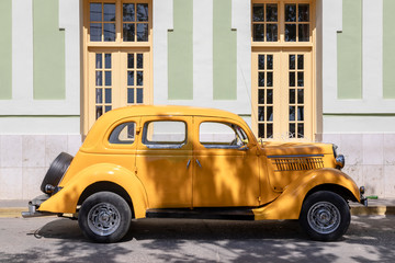 Alter Ford in der Altstadt von Trinidad, Kuba