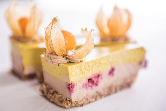 Physaleae mango raspberry raw vegan cheesecake 