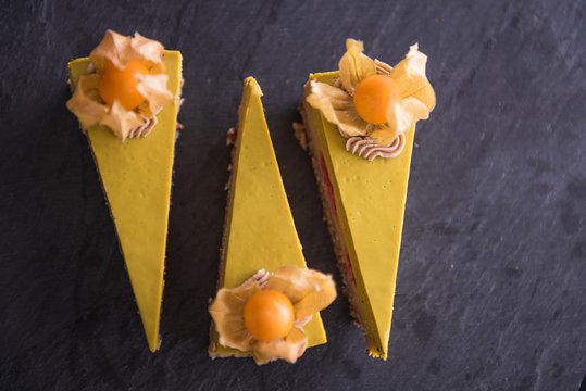 Physaleae mango raspberry raw vegan cheesecake 