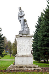 Obraz premium Uglich, Russia - April, 2017: Monument to Lenin in the city park.