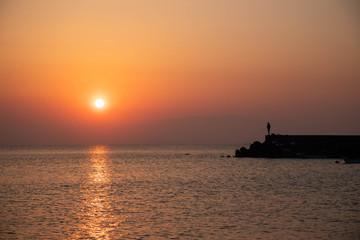 Fototapeta premium 海辺の釣り人