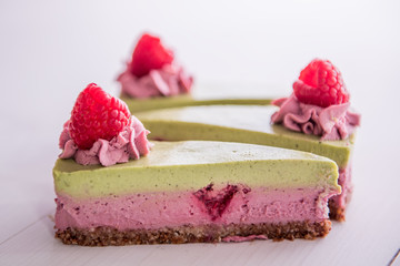 pistachio lime raspsberry vegan raw cake 