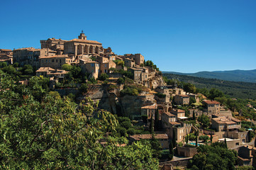 Fototapeta na wymiar Panoramic view of the village of Gordes on top of a hill