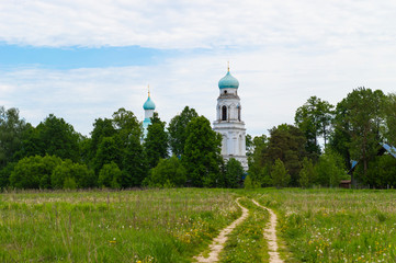 The road to the temple
