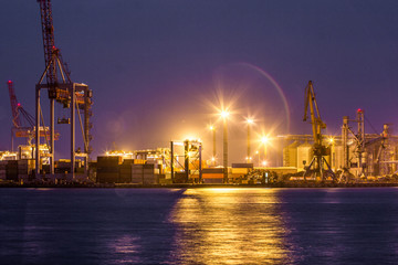 Obraz premium Bright lights of the port