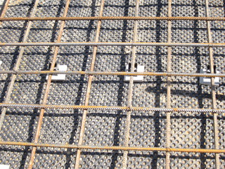 Pre-casting of reinforcing mesh for subsequent pouring of concrete