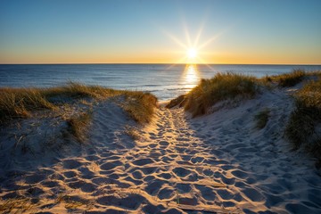 Sonnenuntergang - Strandübergang zur Nordsee - Dänemark