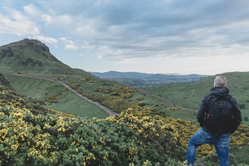 Naklejka premium hiking to King Arthurs Seat, Edinburgh Scotland