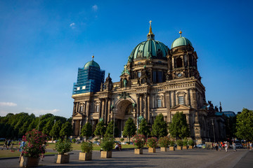 Fototapeta na wymiar Berlin cathedral with work in progress