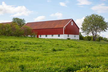 Old red barn on farm © Gunnar E Nilsen