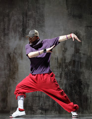 Fototapeta na wymiar the modern hip hop dancer 