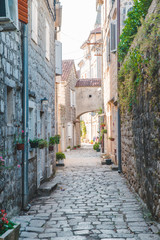 Fototapeta na wymiar old small streets of perast in montenegro