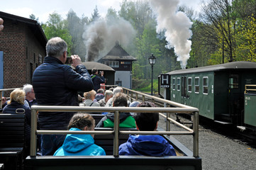 zittauer schmalspurbahn, doppelausfahrt bahnhof bertsdorf