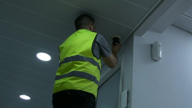 Technicians are installing a wireless cctv camera 