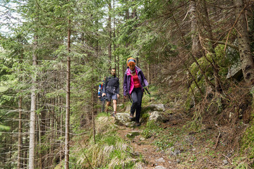 Obraz premium Backpackers on a hiking trail