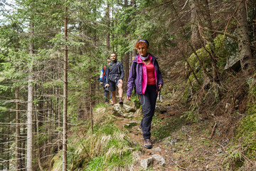 Obraz premium Backpackers on a hiking trail