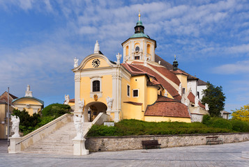 Fototapeta na wymiar Wunderschöne Bergkirche in Eisenstadt (Burgenland, Österreich) 