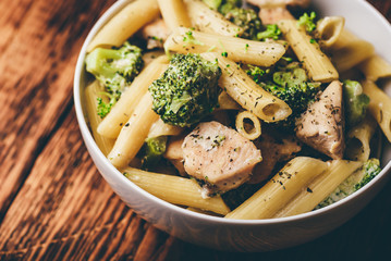 Pasta with chicken and broccoli