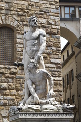 statue