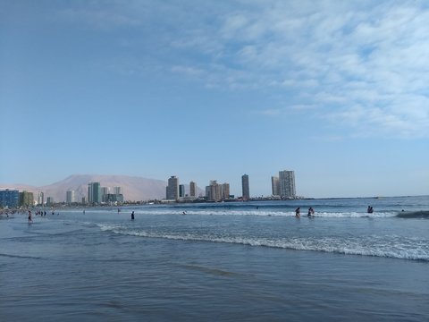 Todos disfrutando de la playa de Iquique