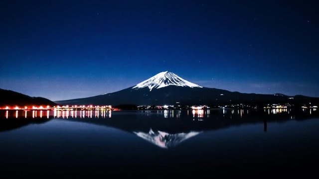 タイムラプス、冬の富士山と逆さ富士、夜の河口湖、日本の絶景
