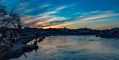 Fototapeta premium view of city at sunset