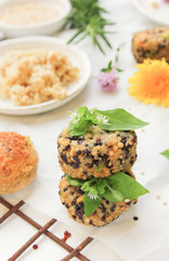 Quinoa Gericht Bratling Burger 