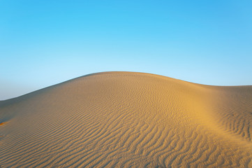 Fototapeta na wymiar Sand dunes in the Sahara desert