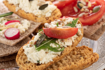 crispbreads with tomatoes, radishes and cheese
