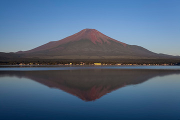 Fototapeta premium Mt.Fuji, where the summit does not have snow covered in the summer and the peaceful Yamanaka lake