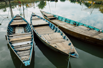 Fototapeta na wymiar tree boat on river in Hoi An, Vietnam