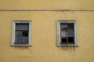 Fototapeta na wymiar Alte Fenster in St. Petersburg