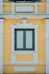 window colonial style