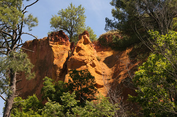 Falaise ocre de Roussillon en Provence
