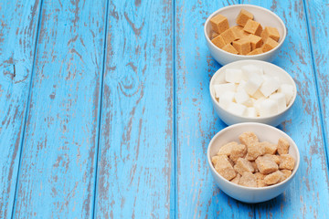 White refined sugar and brown unrefined sugar cubes