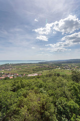 Obraz premium Lake Balaton from the Somlyo mountain