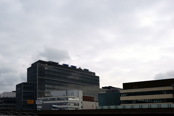 Infrastruktur sowie moderne Architektur am Hauptbahnhof in Stuttgart...